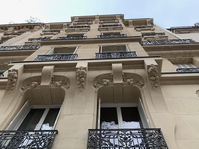 Ravalement façade rue en pierre de taille – 41bis av Saint Ouen 75017 Paris